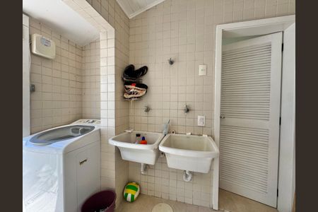 Casa de condomínio à venda com 430m², 6 quartos e 3 vagas Casa de condomínio à venda com 430m², 6 quartos e 3 vagasÁrea de Serviço