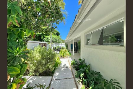 Casa de condomínio à venda com 430m², 6 quartos e 3 vagas Casa de condomínio à venda com 430m², 6 quartos e 3 vagasÁrea externa