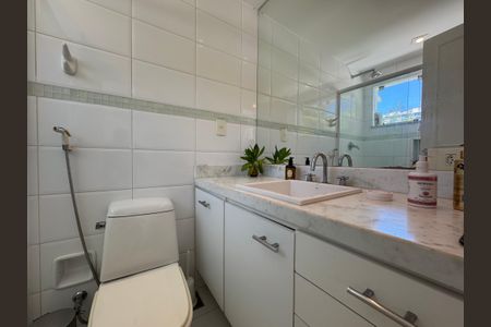 Casa de condomínio à venda com 430m², 6 quartos e 3 vagas Casa de condomínio à venda com 430m², 6 quartos e 3 vagasSuíte 3 - Banheiro