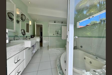 Casa de condomínio à venda com 430m², 6 quartos e 3 vagas Casa de condomínio à venda com 430m², 6 quartos e 3 vagasSuíte 1 - Banheiro