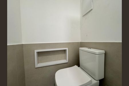 Casa de condomínio à venda com 430m², 6 quartos e 3 vagas Casa de condomínio à venda com 430m², 6 quartos e 3 vagasÁrea externa - Lavabo