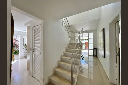 Casa de condomínio à venda com 430m², 6 quartos e 3 vagas Casa de condomínio à venda com 430m², 6 quartos e 3 vagasSala