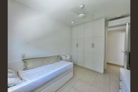 Casa de condomínio à venda com 430m², 6 quartos e 3 vagas Casa de condomínio à venda com 430m², 6 quartos e 3 vagasQuarto 1