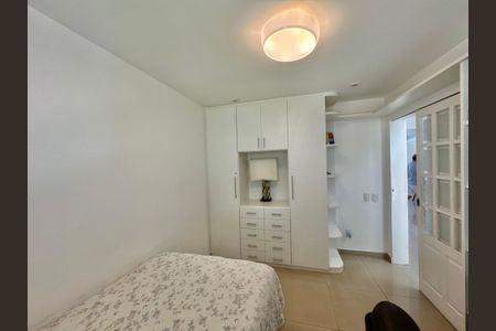 Casa de condomínio à venda com 430m², 6 quartos e 3 vagas Casa de condomínio à venda com 430m², 6 quartos e 3 vagasQuarto 3