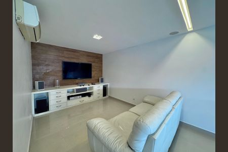 Casa de condomínio à venda com 430m², 6 quartos e 3 vagas Casa de condomínio à venda com 430m², 6 quartos e 3 vagasSala