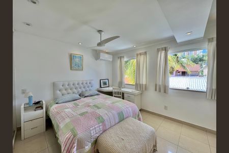 Casa de condomínio à venda com 430m², 6 quartos e 3 vagas Casa de condomínio à venda com 430m², 6 quartos e 3 vagasSuíte 3