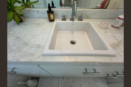 Casa de condomínio à venda com 430m², 6 quartos e 3 vagas Casa de condomínio à venda com 430m², 6 quartos e 3 vagasSuíte 3 - Banheiro