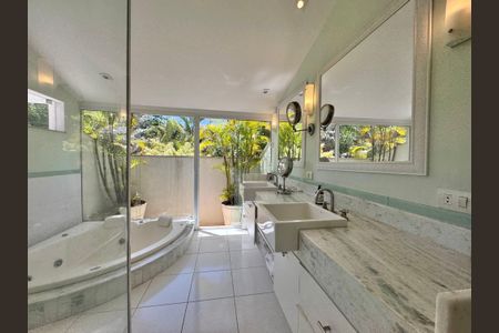 Casa de condomínio à venda com 430m², 6 quartos e 3 vagas Casa de condomínio à venda com 430m², 6 quartos e 3 vagasSuíte 1 - Banheiro