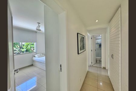 Casa de condomínio à venda com 430m², 6 quartos e 3 vagas Casa de condomínio à venda com 430m², 6 quartos e 3 vagasCorredor