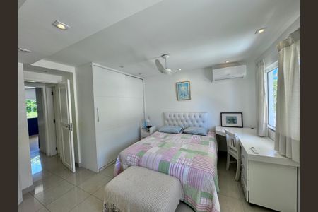 Casa de condomínio à venda com 430m², 6 quartos e 3 vagas Casa de condomínio à venda com 430m², 6 quartos e 3 vagasSuíte 3