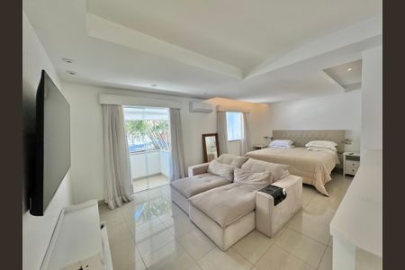 Casa de condomínio à venda com 430m², 6 quartos e 3 vagas Casa de condomínio à venda com 430m², 6 quartos e 3 vagasSuíte 1