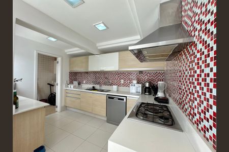 Casa de condomínio à venda com 430m², 6 quartos e 3 vagas Casa de condomínio à venda com 430m², 6 quartos e 3 vagasCozinha