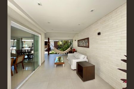 Casa de condomínio à venda com 430m², 6 quartos e 3 vagas Casa de condomínio à venda com 430m², 6 quartos e 3 vagasÁrea externa