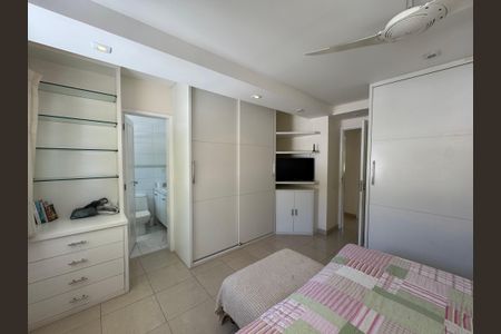 Casa de condomínio à venda com 430m², 6 quartos e 3 vagas Casa de condomínio à venda com 430m², 6 quartos e 3 vagasSuíte 3