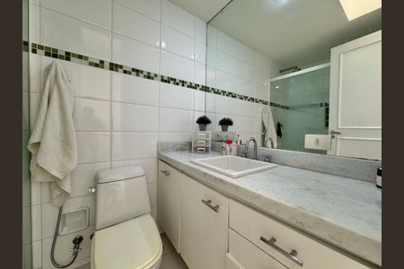 Casa de condomínio à venda com 430m², 6 quartos e 3 vagas Casa de condomínio à venda com 430m², 6 quartos e 3 vagasSuíte 2 - Banheiro