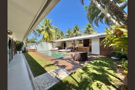 Casa de condomínio à venda com 430m², 6 quartos e 3 vagas Casa de condomínio à venda com 430m², 6 quartos e 3 vagasÁrea externa