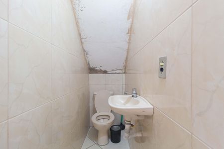 Casa à venda com 92m², 3 quartos e 4 vagasBanheiro - Garagem