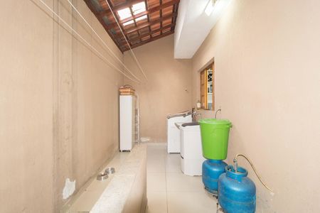 Casa à venda com 92m², 3 quartos e 4 vagasÁrea de Serviço