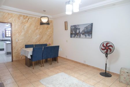 Casa à venda com 80m², 3 quartos e 5 vagas Casa à venda com 80m², 3 quartos e 5 vagasSala