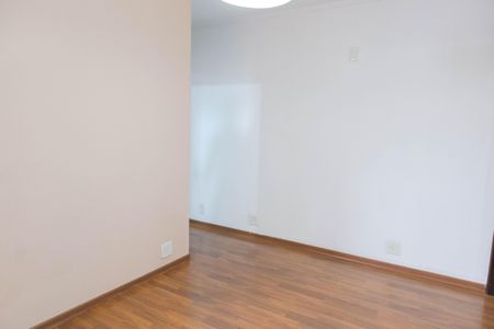 Casa à venda com 80m², 3 quartos e 5 vagas Casa à venda com 80m², 3 quartos e 5 vagasSala
