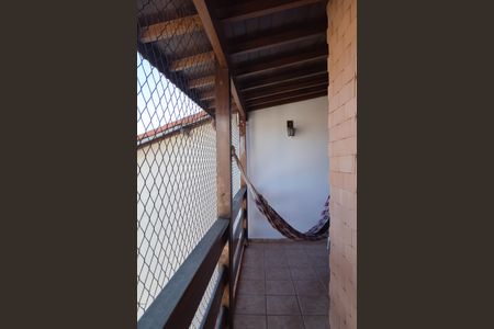 Casa à venda com 80m², 3 quartos e 5 vagas Casa à venda com 80m², 3 quartos e 5 vagasQuarto 1 varanda