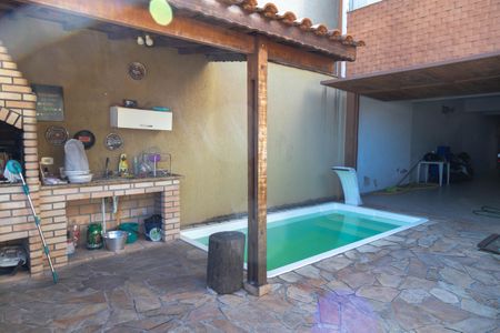 Casa à venda com 80m², 3 quartos e 5 vagas Casa à venda com 80m², 3 quartos e 5 vagasQuintal