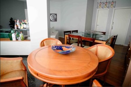 Apartamento à venda com 150m², 4 quartos e 2 vagas Apartamento à venda com 150m², 4 quartos e 2 vagasSala de Estar