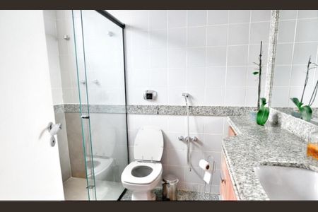 Apartamento à venda com 150m², 4 quartos e 2 vagas Apartamento à venda com 150m², 4 quartos e 2 vagasBanheiro