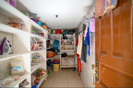 Casa à venda com 248m², 4 quartos e 2 vagas Casa à venda com 248m², 4 quartos e 2 vagasDespensa