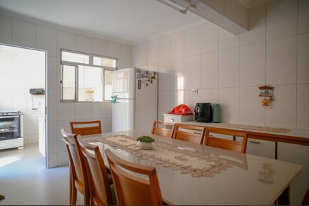 Casa à venda com 248m², 4 quartos e 2 vagas Casa à venda com 248m², 4 quartos e 2 vagasCozinha