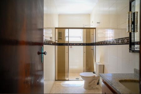 Casa à venda com 248m², 4 quartos e 2 vagas Casa à venda com 248m², 4 quartos e 2 vagasBanheiro 2