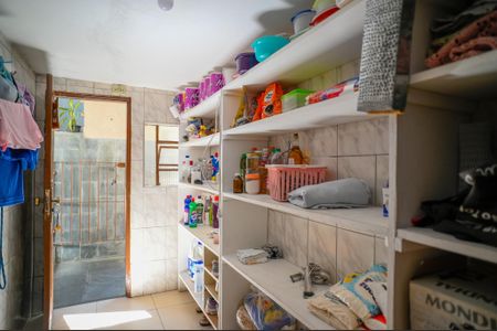 Casa à venda com 248m², 4 quartos e 2 vagas Casa à venda com 248m², 4 quartos e 2 vagasDespensa