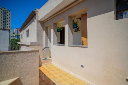 Casa à venda com 248m², 4 quartos e 2 vagas Casa à venda com 248m², 4 quartos e 2 vagasÁrea externa