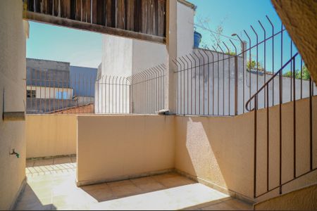 Casa à venda com 248m², 4 quartos e 2 vagas Casa à venda com 248m², 4 quartos e 2 vagasÁrea Externa - Piso 1