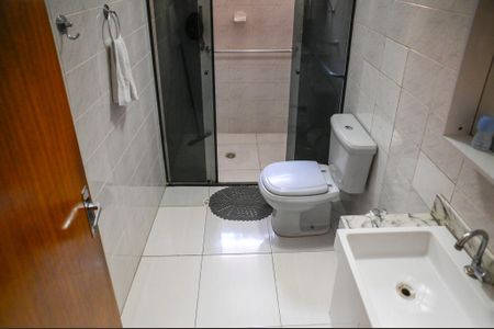 Casa à venda com 248m², 4 quartos e 2 vagas Casa à venda com 248m², 4 quartos e 2 vagasBanheiro 1