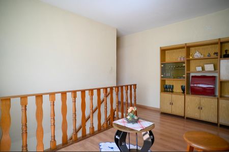 Casa à venda com 248m², 4 quartos e 2 vagas Casa à venda com 248m², 4 quartos e 2 vagasHall