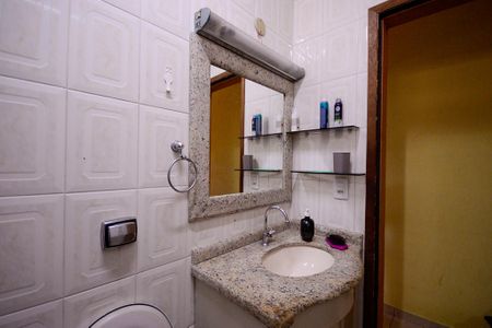 Casa à venda com 128m², 3 quartos e 2 vagas Casa à venda com 128m², 3 quartos e 2 vagasBanheiro Social