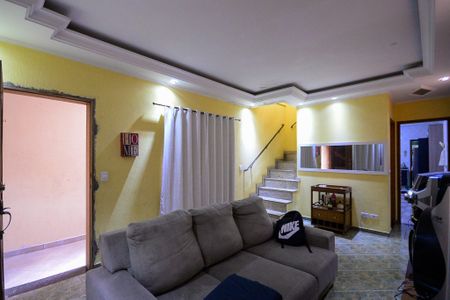 Casa à venda com 128m², 3 quartos e 2 vagas Casa à venda com 128m², 3 quartos e 2 vagasSala