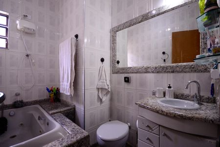 Casa à venda com 128m², 3 quartos e 2 vagas Casa à venda com 128m², 3 quartos e 2 vagasBanheiro do Quarto 1