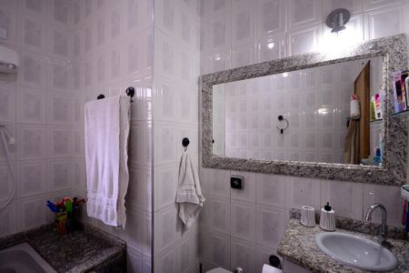 Casa à venda com 128m², 3 quartos e 2 vagas Casa à venda com 128m², 3 quartos e 2 vagasBanheiro do Quarto 1