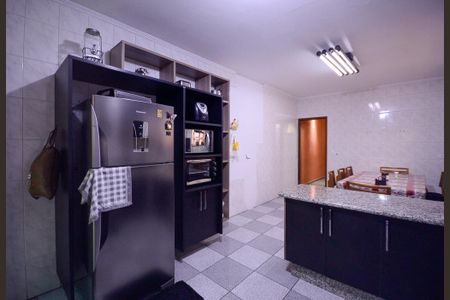 Casa à venda com 128m², 3 quartos e 2 vagas Casa à venda com 128m², 3 quartos e 2 vagasCozinha