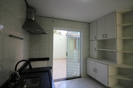 Casa à venda com 125m², 3 quartos e 2 vagasCozinha