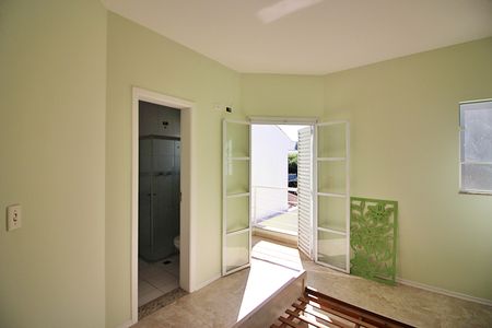 Casa à venda com 125m², 3 quartos e 2 vagasSuíte