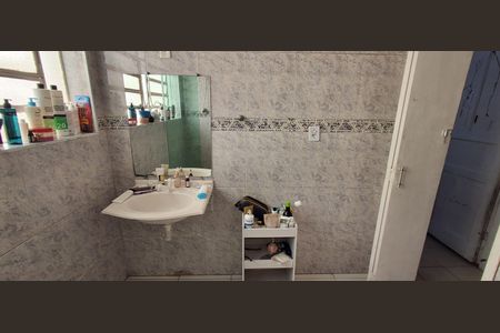 Casa para alugar com 150m², 2 quartos e 1 vaga Casa para alugar com 150m², 2 quartos e 1 vagaBanheiro Social