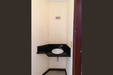 Casa para alugar com 280m², 4 quartos e 2 vagas Casa para alugar com 280m², 4 quartos e 2 vagasLavabo