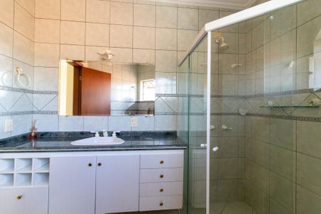 Casa para alugar com 280m², 4 quartos e 2 vagas Casa para alugar com 280m², 4 quartos e 2 vagasBanheiro 2