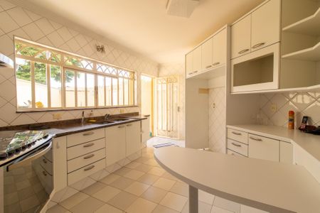 Casa para alugar com 280m², 4 quartos e 2 vagas Casa para alugar com 280m², 4 quartos e 2 vagasCozinha