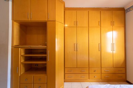 Casa para alugar com 280m², 4 quartos e 2 vagas Casa para alugar com 280m², 4 quartos e 2 vagasQuarto 1