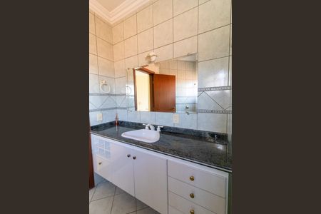 Casa para alugar com 280m², 4 quartos e 2 vagas Casa para alugar com 280m², 4 quartos e 2 vagasBanheiro 2