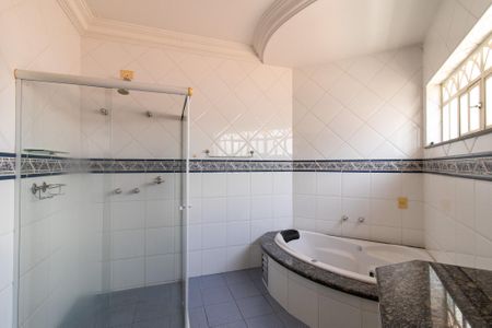Casa para alugar com 280m², 4 quartos e 2 vagas Casa para alugar com 280m², 4 quartos e 2 vagasBanheiro da Suíte